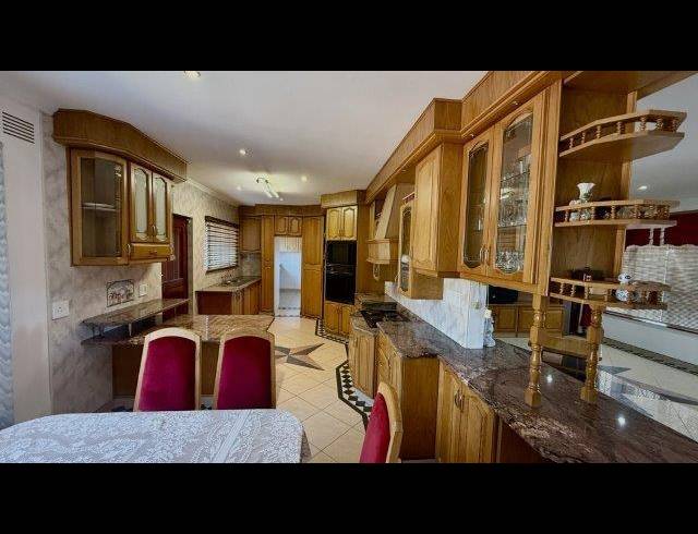 6 BEDROOM HOUSE FOR SALE IN MALVERN